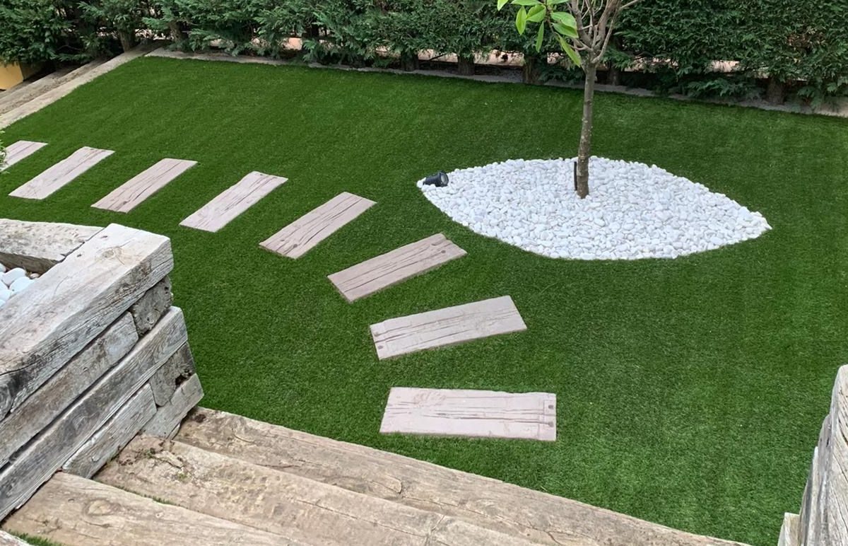 Cómo limpiar el césped artificial rápido, fácil y económico