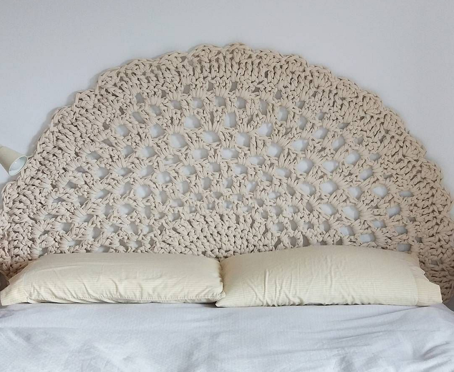 cabecero de cama fabricado con pallets