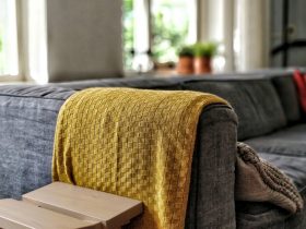 que tener en cuenta antes de elegir una manta de sofa