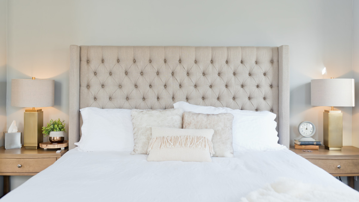 Dormitorio con cama